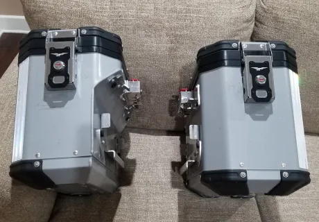 WANTED Moto Guzzi v85tt OEM pannier L...