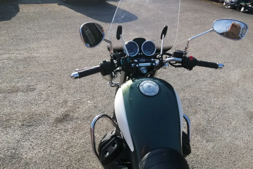 Shows tank without tank bag