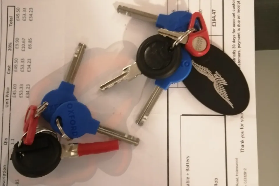 2 sets of keys for bike, paniers and addtional wheel locks
