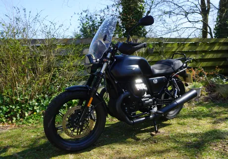 2023 Low Mileage V7 iv 850 Stone (Black)