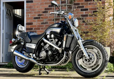 Yamaha VMax 1200 Carbon Edition Full ...