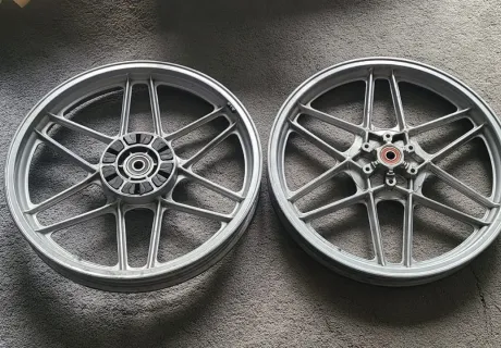 V50 Wheels - powder coated - front an...