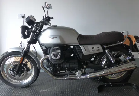 V7 III Classic 750
