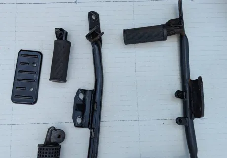 Lemans 1 or 2 foot peg carrier set