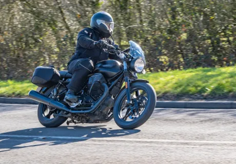 Moto Guzzi V7 iii Stone 2020