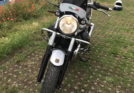 Moto Guzzi V7 850