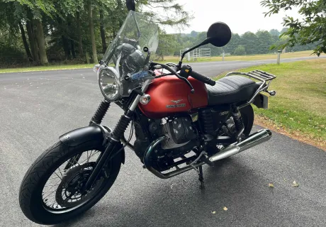 Moto Guzzi V7ii Stone 2015