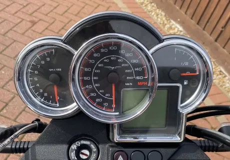 Moto Guzzi Breva 1100 - dashboard uni...